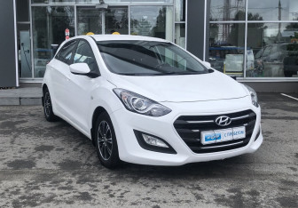 Подержанный автомобиль Hyundai i30 Hatchback 2015 года (3 фото)