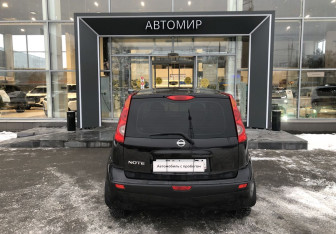 Подержанный автомобиль Nissan Note 2007 года (6 фото)