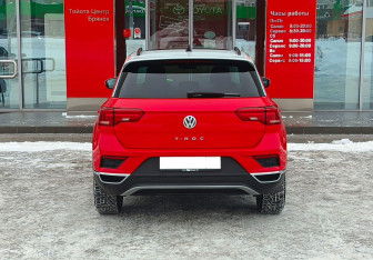 Подержанный автомобиль Volkswagen T-Roc 2020 года (6 фото)
