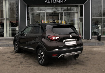 Подержанный автомобиль Renault Kaptur 2018 года (7 фото)