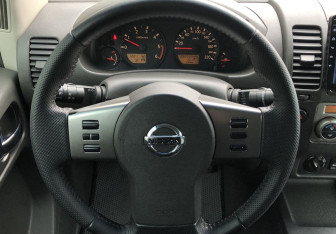 Подержанный автомобиль Nissan Navara (Frontier) 2006 года (13 фото)