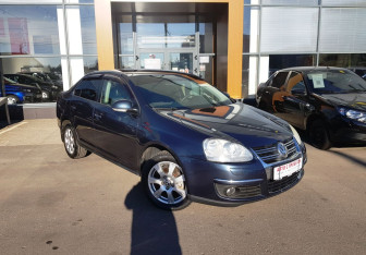 Подержанный автомобиль Volkswagen Jetta Sedan 2010 года (3 фото)