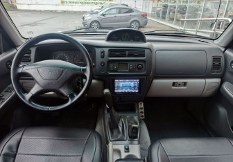 Подержанный автомобиль Mitsubishi Pajero Sport 2002 года (14 фото)