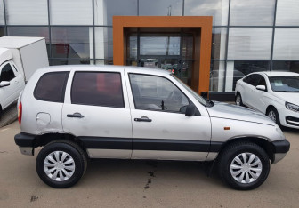 Подержанный автомобиль Chevrolet Niva 2007 года (4 фото)