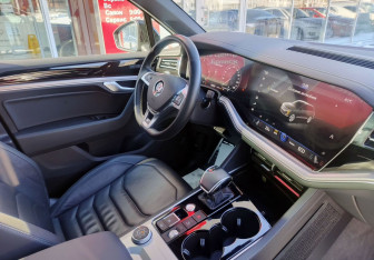 Подержанный автомобиль Volkswagen Touareg 2020 года (14 фото)