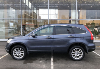 Подержанный автомобиль Honda CR-V 2007 года (8 фото)