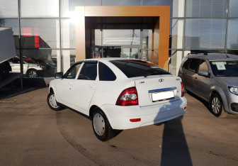 Подержанный автомобиль LADA (ВАЗ) Priora Hatchback 2013 года (7 фото)