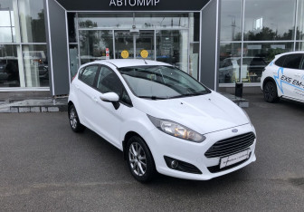 Подержанный автомобиль Ford Fiesta Hatchback 2016 года (3 фото)