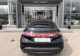 Подержанный автомобиль Honda Civic Hatchback 2008 года (6 фото)