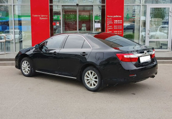 Подержанный автомобиль Toyota Camry Sedan 2012 года (7 фото)