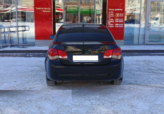 Подержанный автомобиль Chevrolet Cruze Sedan 2011 года (6 фото)