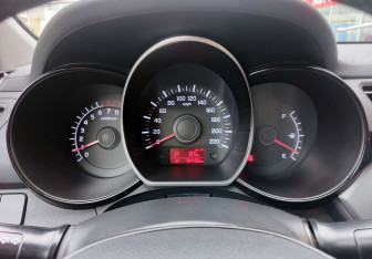 Подержанный автомобиль Kia Rio Sedan 2017 года (13 фото)