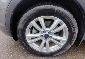 Подержанный автомобиль Ford Kuga 2018 года (10 фото)