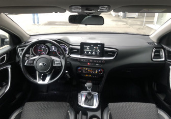 Подержанный автомобиль Kia Ceed Hatchback 2018 года (10 фото)