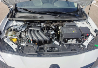 Подержанный автомобиль Renault Fluence 2013 года (11 фото)