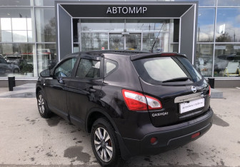 Подержанный автомобиль Nissan Qashqai 2012 года (7 фото)