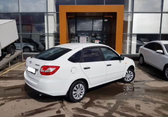 Подержанный автомобиль LADA (ВАЗ) Granta Liftback 2015 года (5 фото)