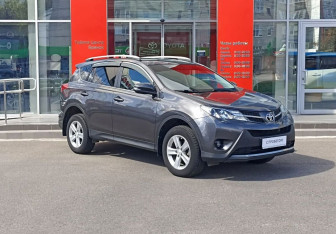 Подержанный автомобиль Toyota RAV4 2013 года (3 фото)