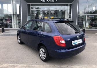 Подержанный автомобиль Skoda Fabia Wagon 2009 года (7 фото)