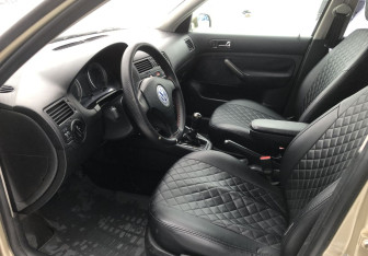 Подержанный автомобиль Volkswagen Bora Sedan 2002 года (9 фото)