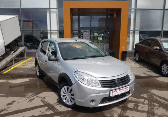Подержанный автомобиль Renault Sandero 2013 года (3 фото)