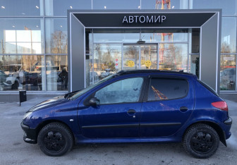 Подержанный автомобиль Peugeot 206 Hatchback 2000 года (8 фото)