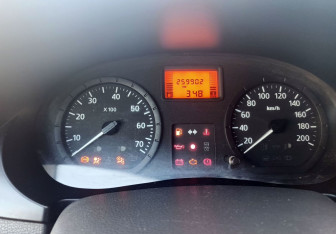 Подержанный автомобиль Renault Logan Sedan 2008 года (13 фото)