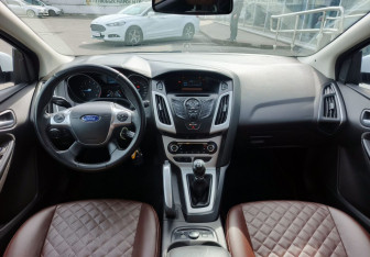 Подержанный автомобиль Ford Focus Hatchback 2012 года (14 фото)