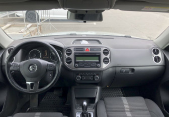 Подержанный автомобиль Volkswagen Tiguan 2010 года (10 фото)