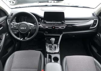 Подержанный автомобиль Kia Seltos 2022 года (11 фото)