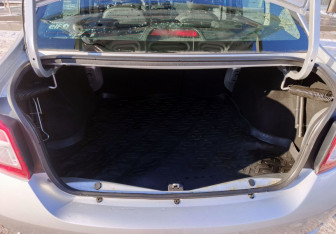 Подержанный автомобиль Renault Logan Sedan 2016 года (12 фото)