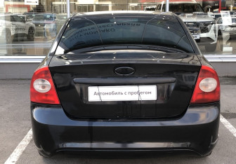 Подержанный автомобиль Ford Focus Sedan 2008 года (6 фото)