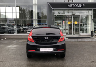 Подержанный автомобиль Hyundai Solaris Hatchback 2015 года (6 фото)