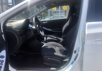 Подержанный автомобиль Hyundai Solaris Sedan 2012 года (9 фото)