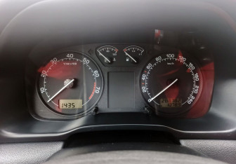 Подержанный автомобиль Skoda Octavia Liftback 2006 года (13 фото)