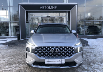 Подержанный автомобиль Hyundai Santa Fe 2022 года (2 фото)
