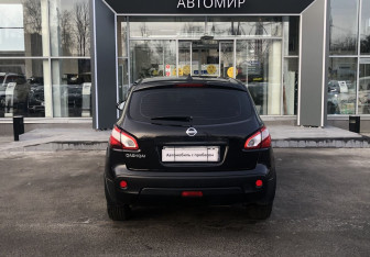 Подержанный автомобиль Nissan Qashqai 2013 года (6 фото)