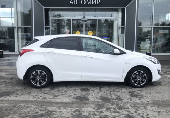 Подержанный автомобиль Hyundai i30 Hatchback 2015 года (4 фото)