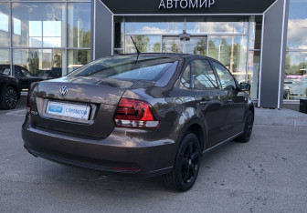 Подержанный автомобиль Volkswagen Polo Sedan 2015 года (5 фото)