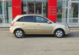 Подержанный автомобиль Kia Rio Hatchback 2011 года (4 фото)