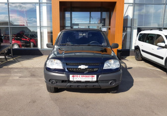 Подержанный автомобиль Chevrolet Niva 2010 года (2 фото)