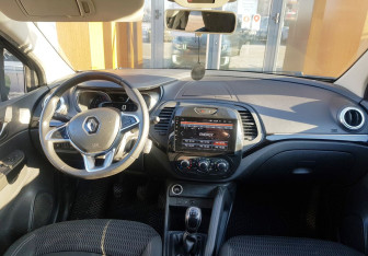 Подержанный автомобиль Renault Kaptur 2020 года (11 фото)