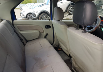 Подержанный автомобиль Renault Logan Sedan 2007 года (10 фото)