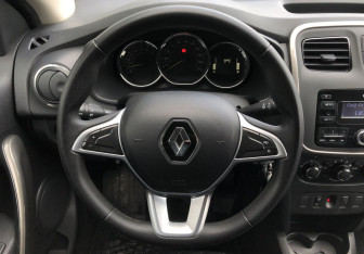 Подержанный автомобиль Renault Sandero 2019 года (13 фото)