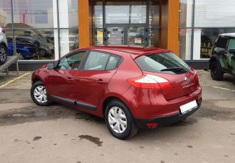 Подержанный автомобиль Renault Megane Hatchback 2014 года (7 фото)