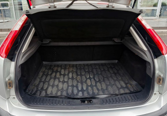 Подержанный автомобиль Ford Focus Hatchback 2007 года (12 фото)