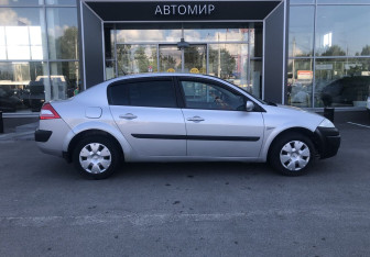 Подержанный автомобиль Renault Megane Sedan 2006 года (4 фото)