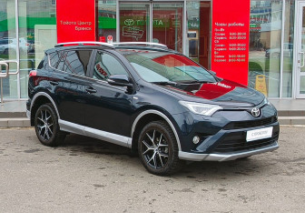Подержанный автомобиль Toyota RAV4 2016 года (3 фото)
