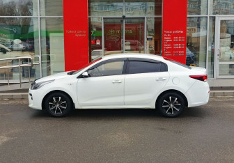 Подержанный автомобиль Kia Rio Sedan 2019 года (8 фото)