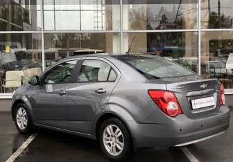 Подержанный автомобиль Chevrolet Aveo Sedan 2014 года (7 фото)